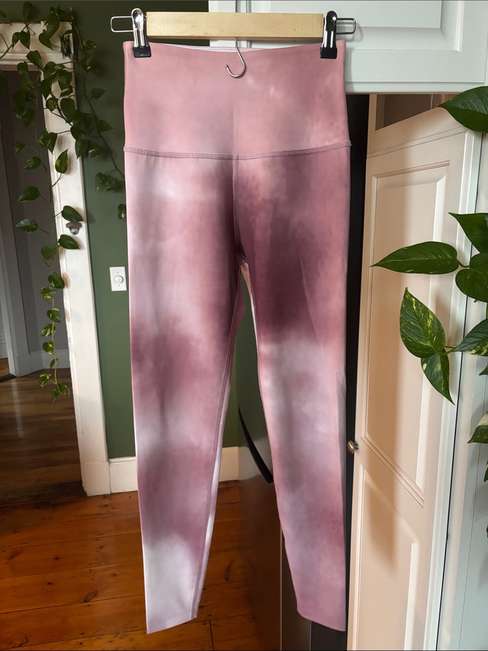 Beyond Yoga Mauve Pink Tie-Dye Leggings
